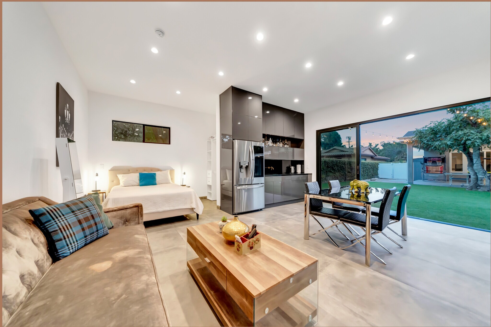 Building Photo - 5817 Ranchito Ave