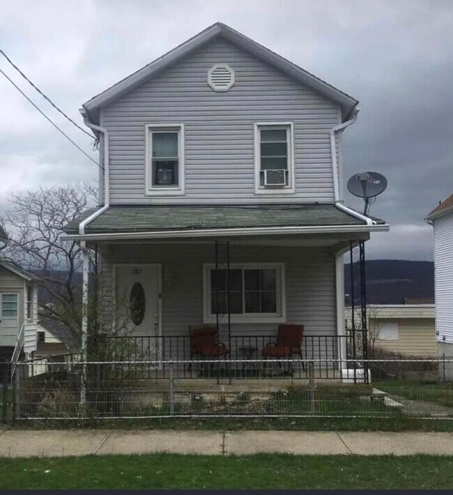 Building Photo - 382 E Grove St