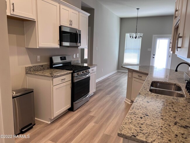 Building Photo - 304 Tall Meadows Ln