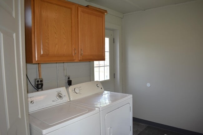 Building Photo - 12790 Dennison Rd