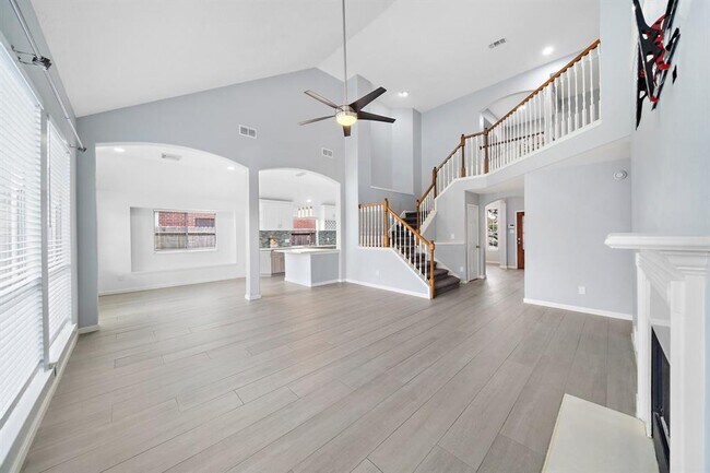 Building Photo - 17527 W Copper Lakes Dr