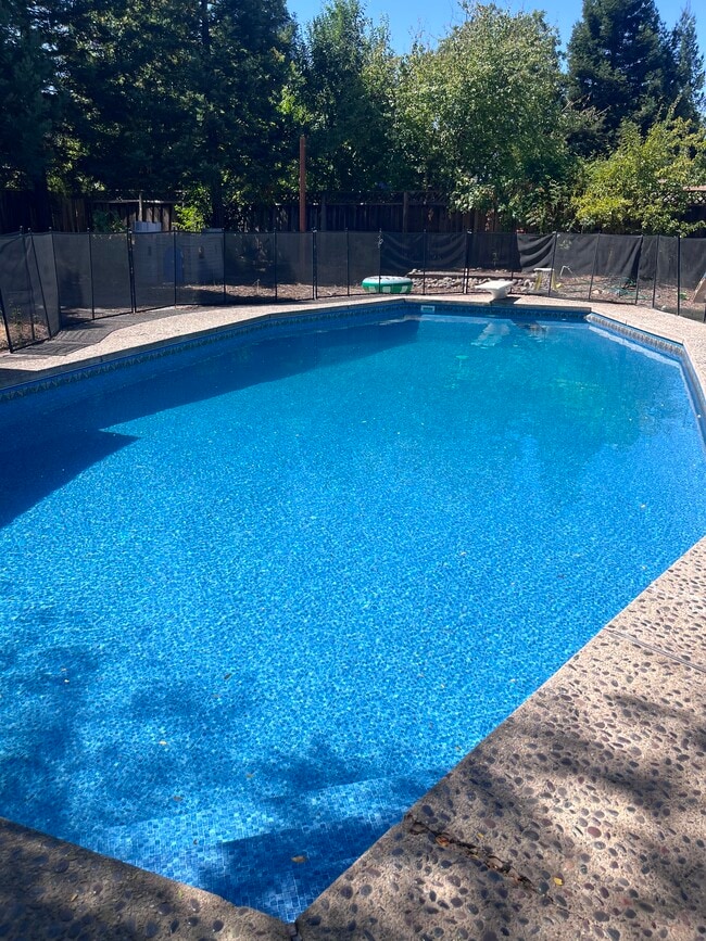 Building Photo - 3870 Greenway Dr