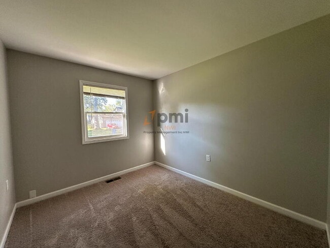 Building Photo - 375 Cherryfield Dr