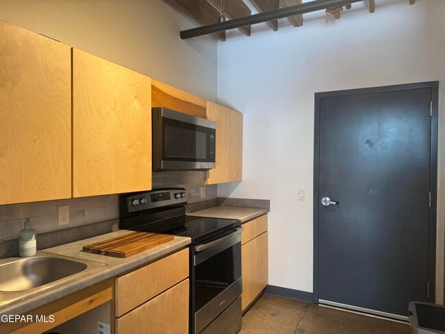 Building Photo - 200 Anthony St