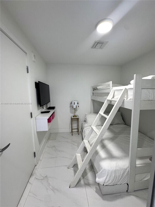 Building Photo - 16385 Biscayne Blvd