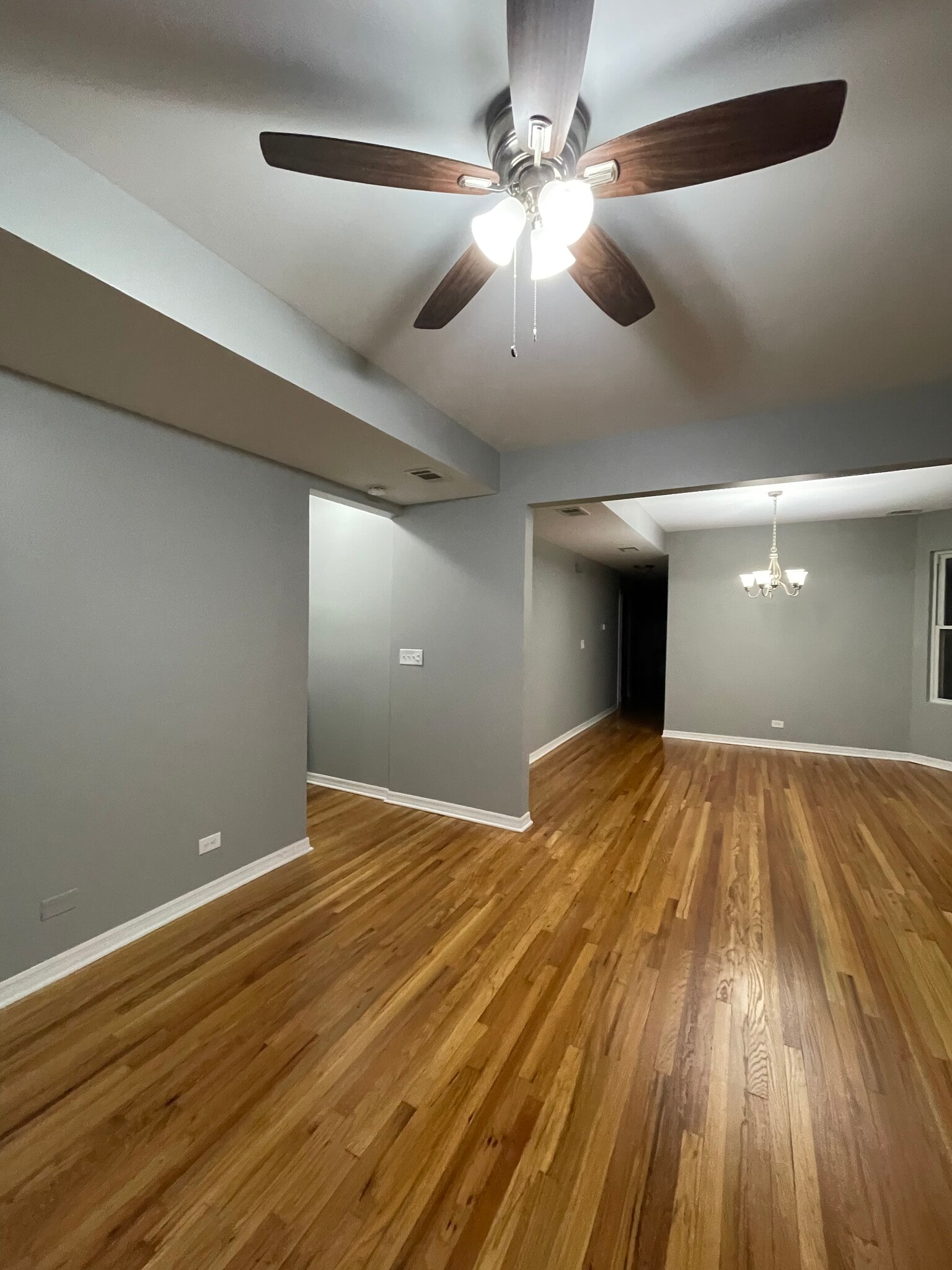 Building Photo - 1543 N Lorel Ave
