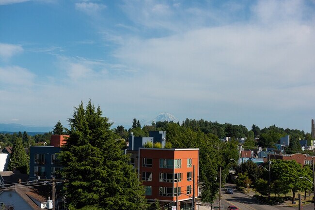 Building Photo - 2820 17th Ave S