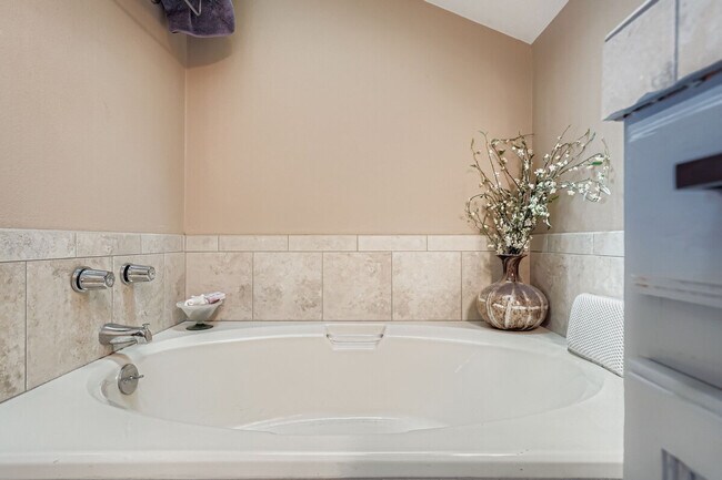 Building Photo - 776 Chimney Creek Dr