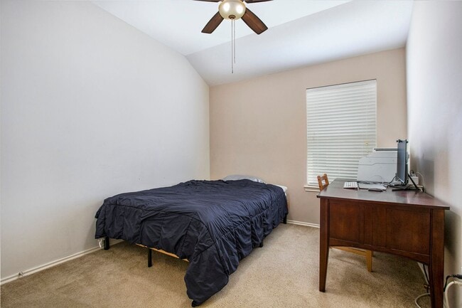 Building Photo - Gorgeous 3BR/2.5 Bath Single Family Home i...