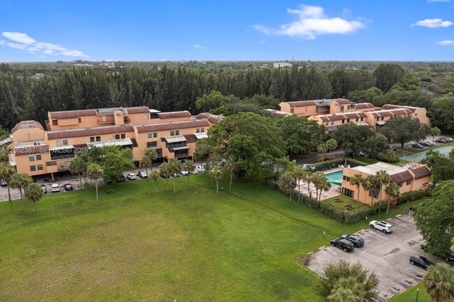 Building Photo - 430 Commodore Dr