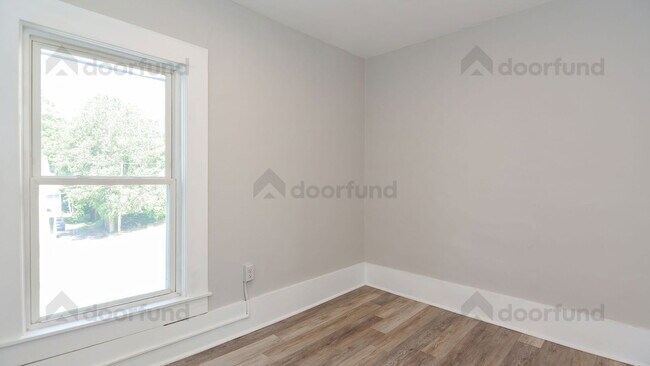 Building Photo - 11 Pleasant St