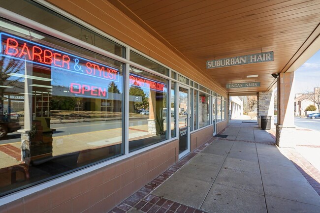 Building Photo - Spacious 3 Level Townhome in Montgomery Vi...