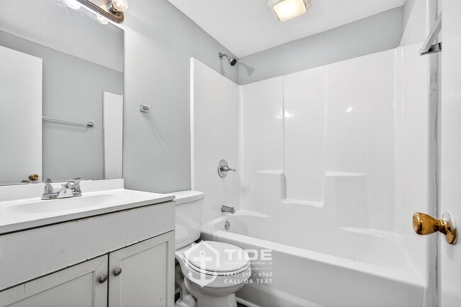 Building Photo - 2205 Russelldale Ave