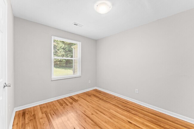 Building Photo - Cozy Cottage next to Alcoa Schools
