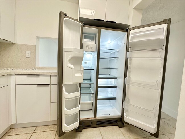 Building Photo - 8051 S Colony Cir