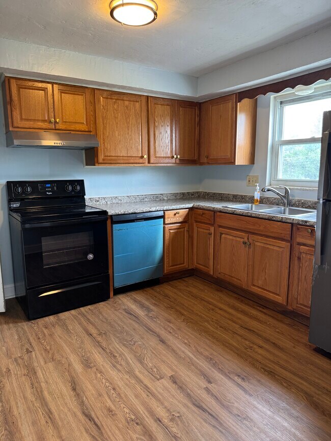 Building Photo - 355 Macassar Dr