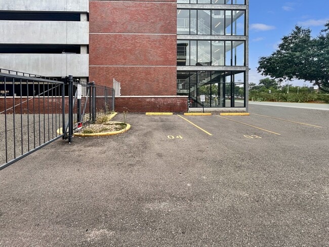 Building Photo - $0 DEPOSIT OPTION. 2 BED 2.5 BATH CONDO AT STUDIO 70 IN DENVER'S GOLDEN TRIANGLE. PARKING INCLUDED!