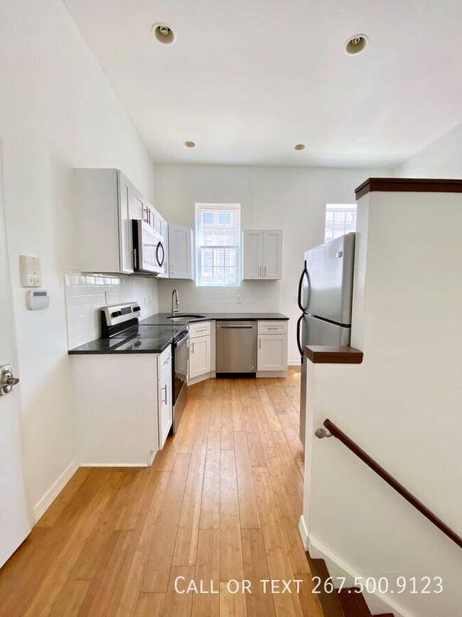 Building Photo - Beautiful Cozy One Bedroom Two Bedroom Apa...