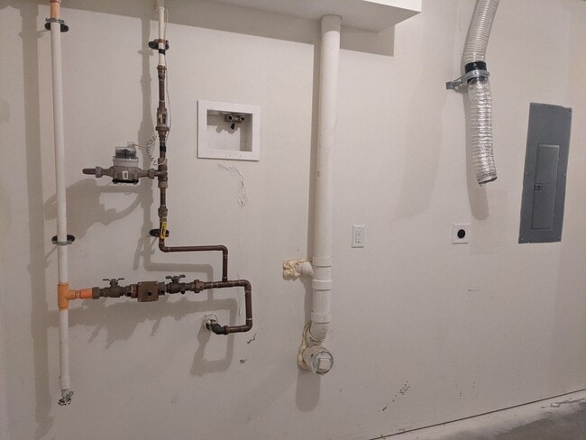 Building Photo - 3 Bedroom Townhouse For Rent in Charming Waynesboro, PA