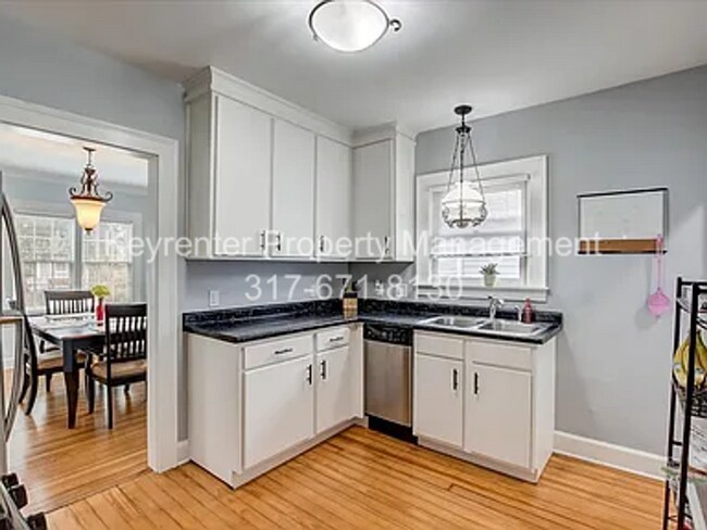 Building Photo - 528 W 43rd St