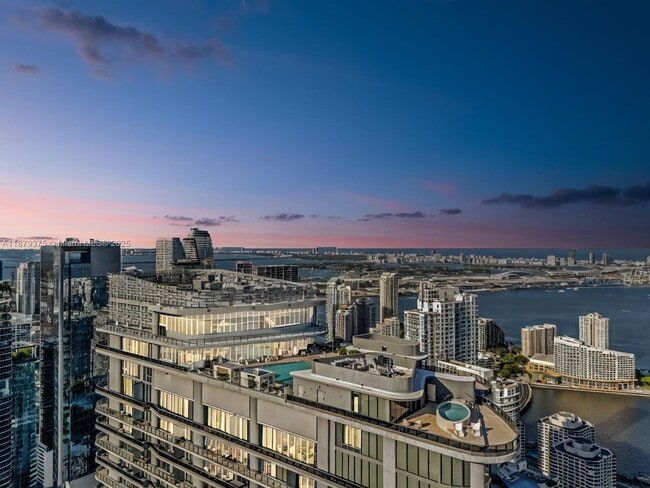 Building Photo - 1000 Brickell Plaza
