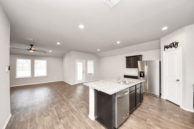 Building Photo - 40522 Winter Grass Bnd