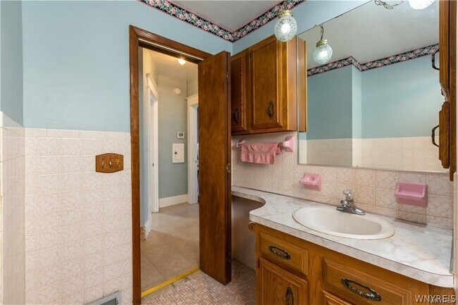 Building Photo - 237 North Park Ave