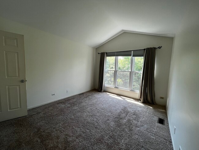 Building Photo - 1556 Darien Lakes Dr
