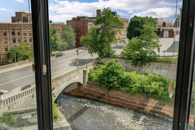 Building Photo - Luxury Condo for Rent – Franklin Place, Bangor