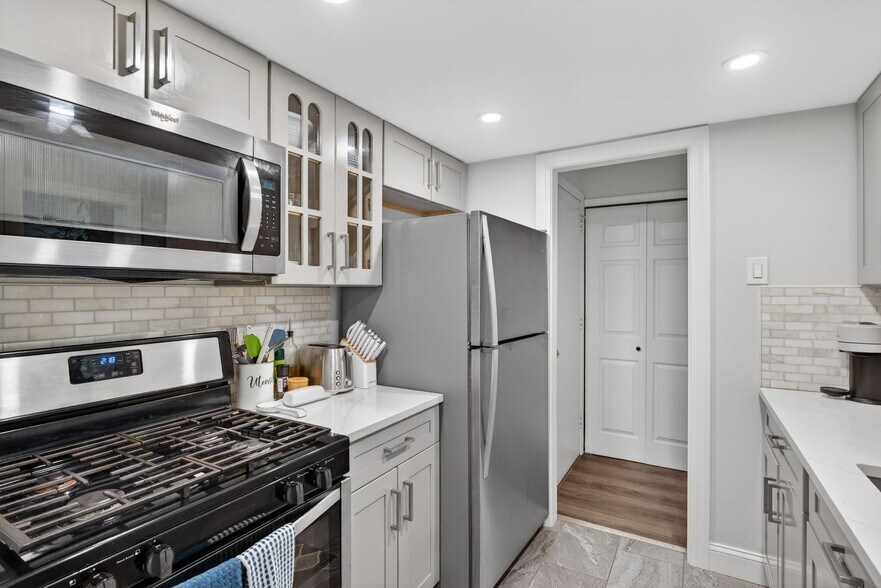 Building Photo - 159 Drummers Ln