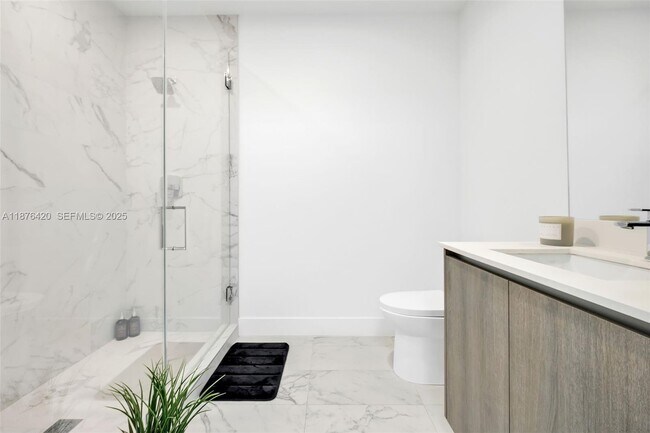 Building Photo - 17550 Collins Ave