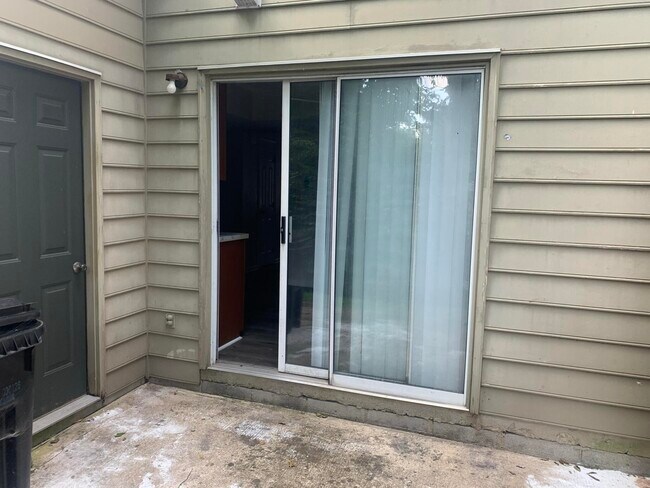 Building Photo - 1104 Collins Ln