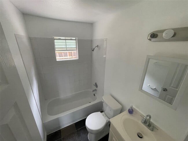 Building Photo - 2808 Lyons Rd