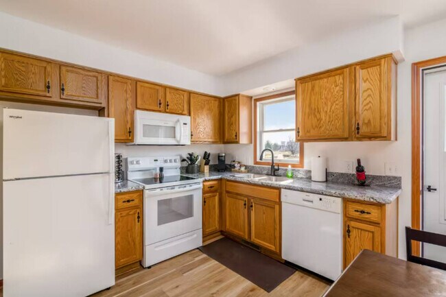 Building Photo - 10268 Cleveland Rd