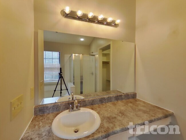 Building Photo - 6621 Pamona Cir