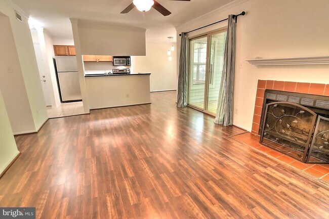 Building Photo - 1702 Ascot Way