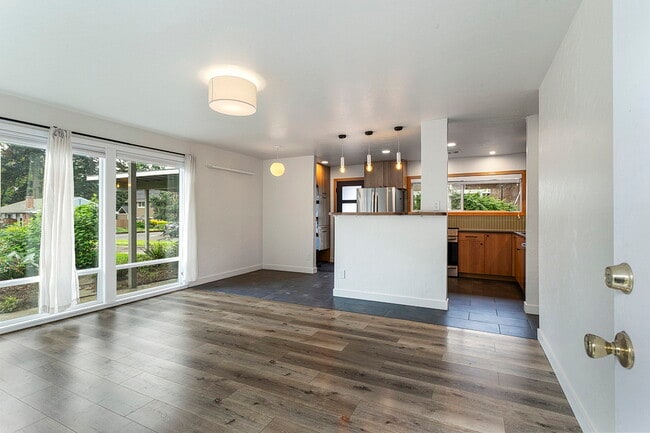 Building Photo - 5359 SE 91st Ave
