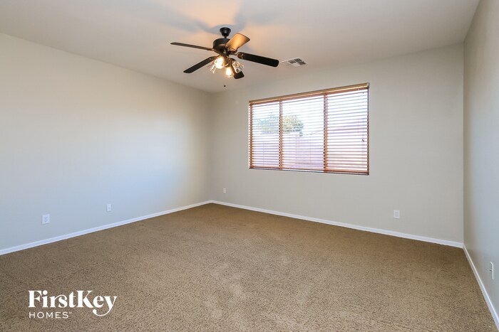 Building Photo - 32874 N Pebble Creek Dr