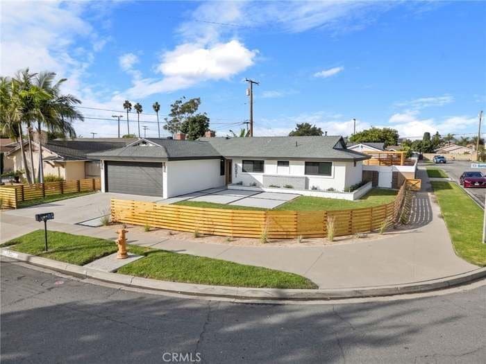 Building Photo - 6051 Santa Barbara Ave