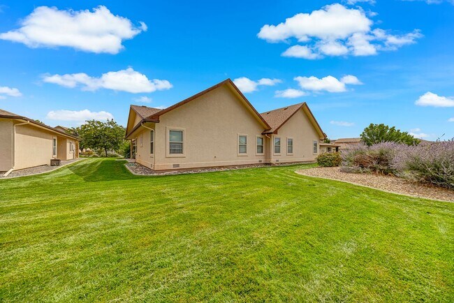 Building Photo - 832 Montclair Dr