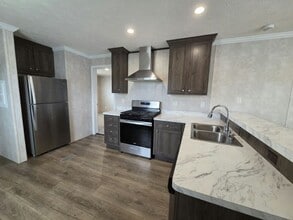 Building Photo - 221 Cardinal Ln