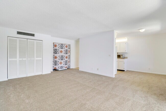 Building Photo - 150 Pineview Rd