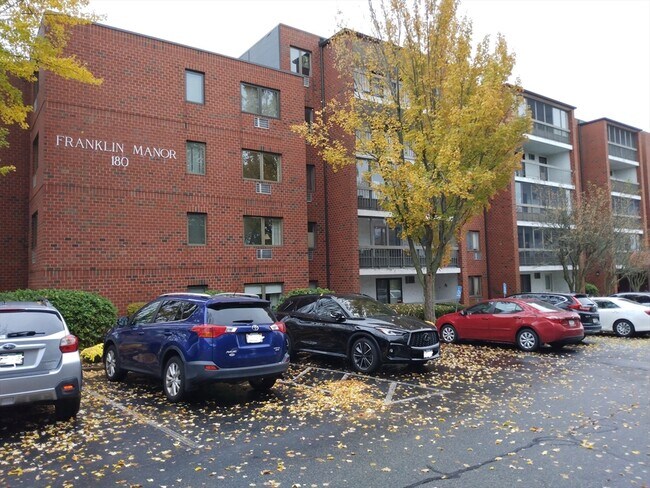 Primary Photo - 180 Green St