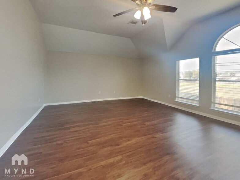 Building Photo - 2131 Crimson Lake Ln