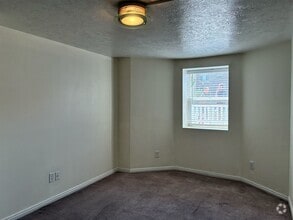 Building Photo - 517 E 500 S