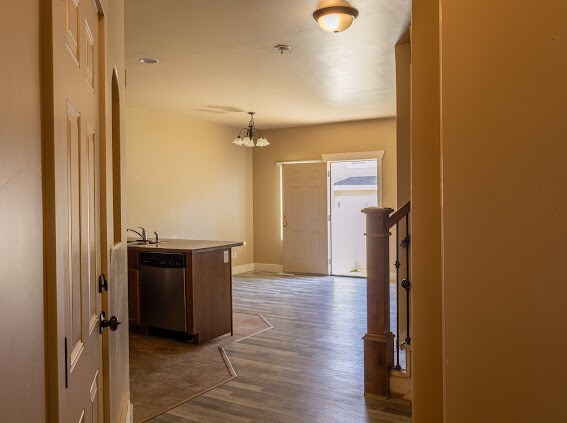 Building Photo - 1532 N Venetian Way