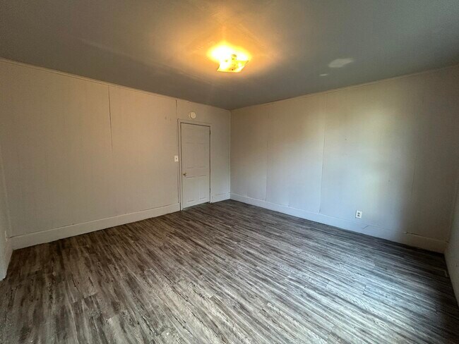 Building Photo - 35 Lake-