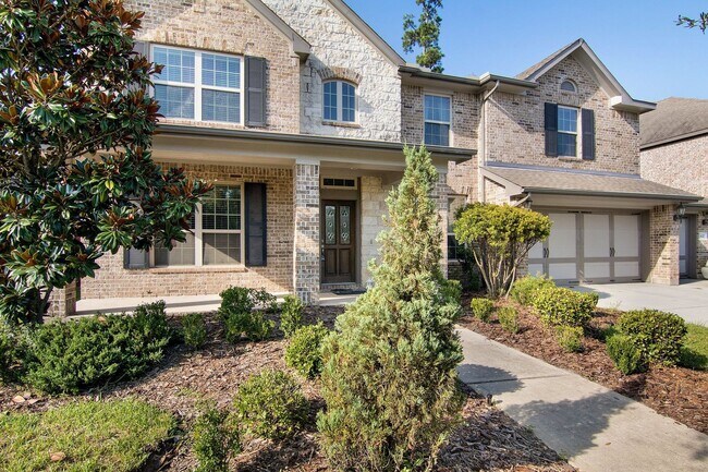 Building Photo - 5 Bedroom House in Gated Golf Course Commu...