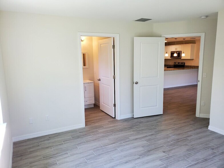 Building Photo - Coming Soon Newer 3x2 Duplex Unit