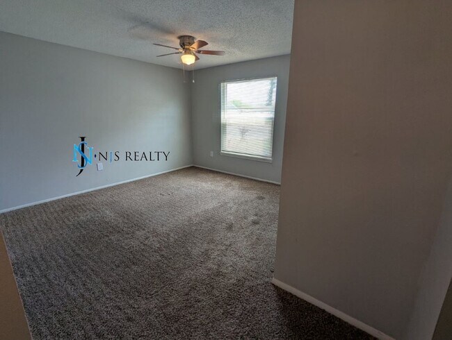 Building Photo - Great Location!  Charming, TRUE 3/2/1, 1283sq ft home with RENOVATED bathrooms & kitchen, fenced ...